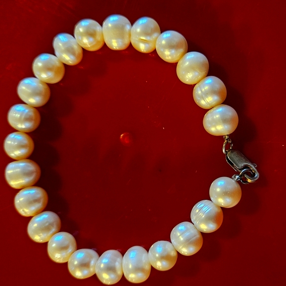 Vintage Jewelry - 🎉HP🎉Vintage Freshwater pearl bracelet.  7", 925 Sterling Silver Clasp.